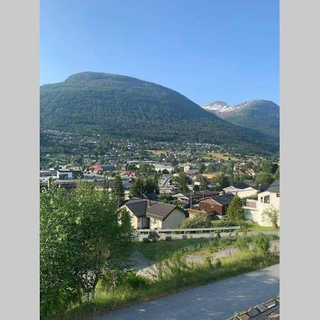 Leilighet Stryn Apartment Bagian luar foto
