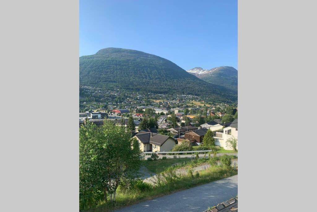 Leilighet Stryn Apartment Bagian luar foto